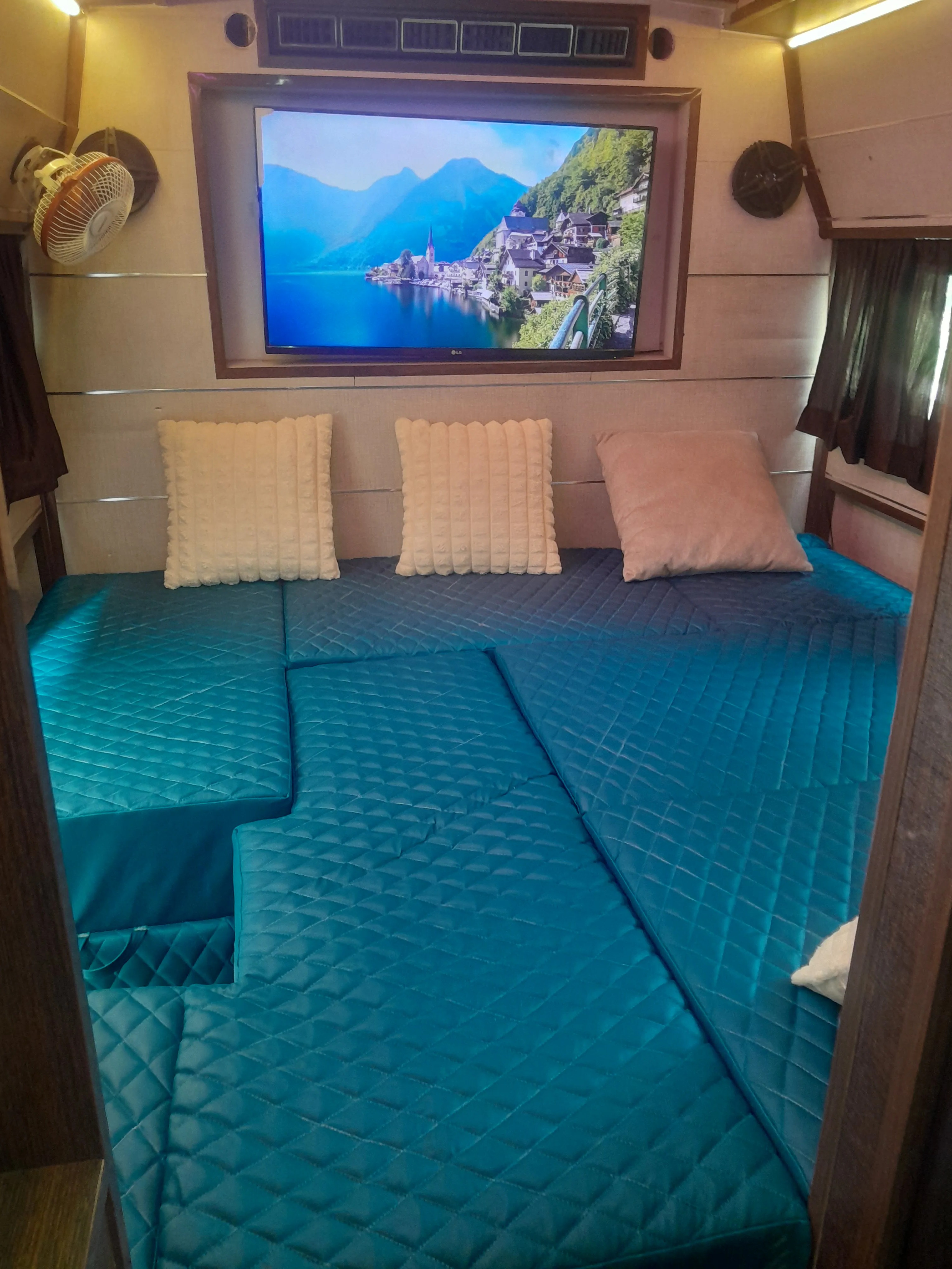 8 Seater Caravan Comfort